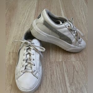 PUMA Women's White Carina Sneaker Size 8.5